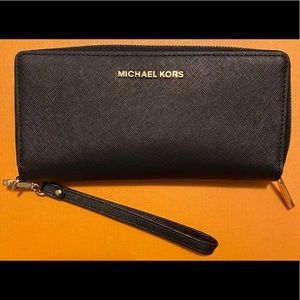 MICHAEL KORS WALLET WRISTLET